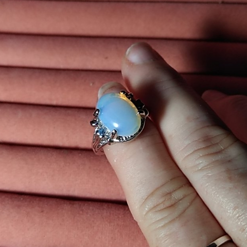 Ring - Picture 3 of 4